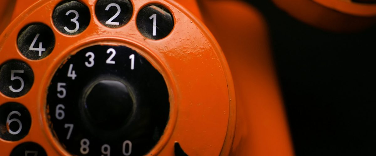 retro-phone-with-dial-close-up_t20_7OgKxj